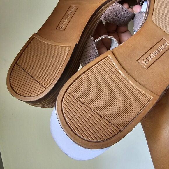 NEW WITHOUT BOX NATURALIZER N5 CONTOUR KAYE LEATHER UPPER BEIGE SANDALS 9.5 - Picture 13 of 13